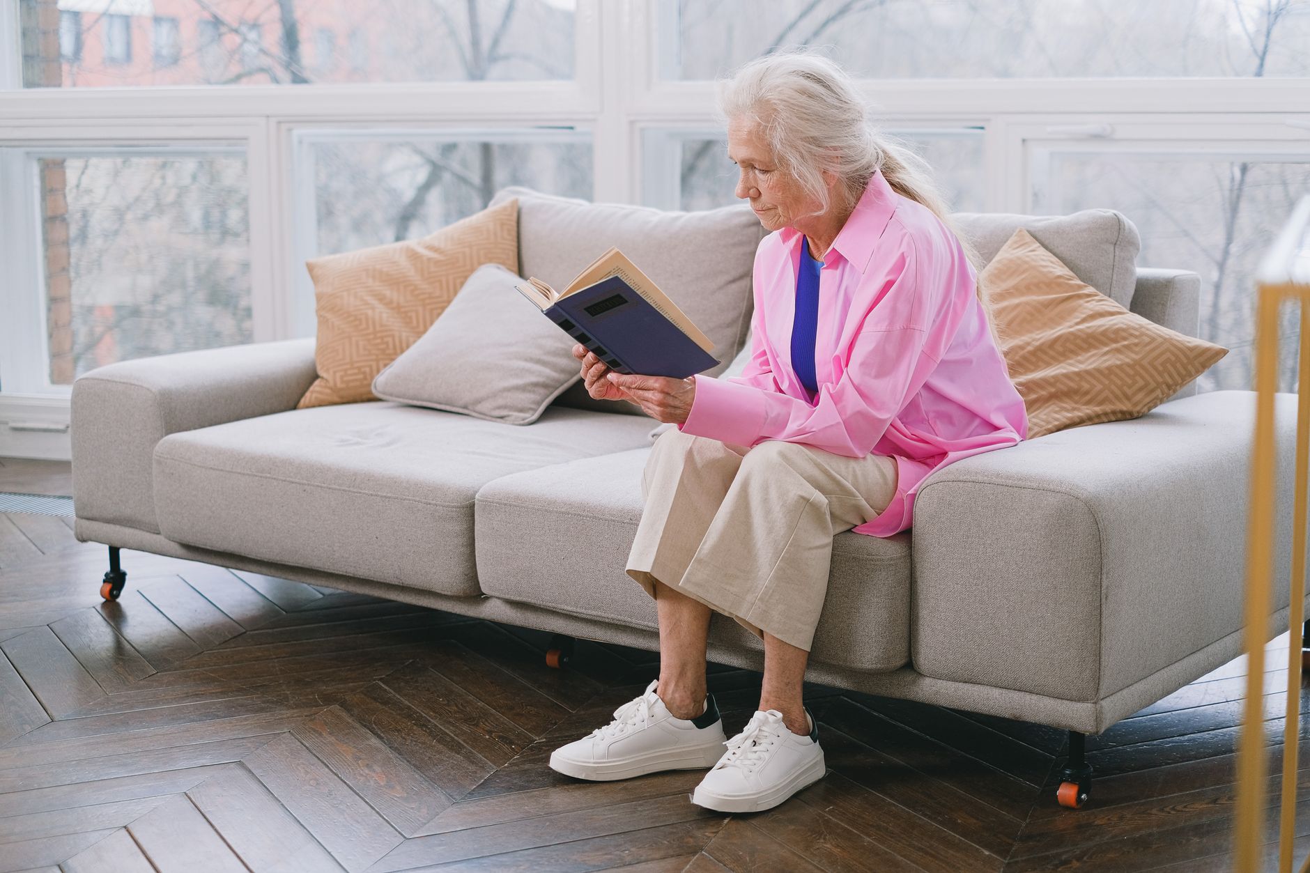 pexels-photo-7545008 an elderly woman reading a book