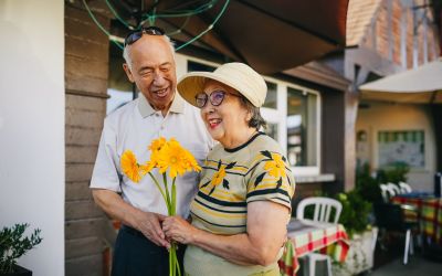 Petite maison pour senior : 5 raisons de choisir un cottage individuel plutôt qu’un appartement