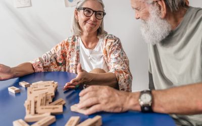 Accueil de jour personnes âgées : fonctionnement, financement et solution village senior en 2026